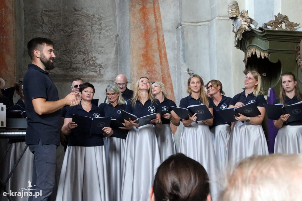 Dożynki Pszczelarskie i koncert Chóru Lutnia w Sanktuarium Matki Bożej Królowej Krajny w Byszewie