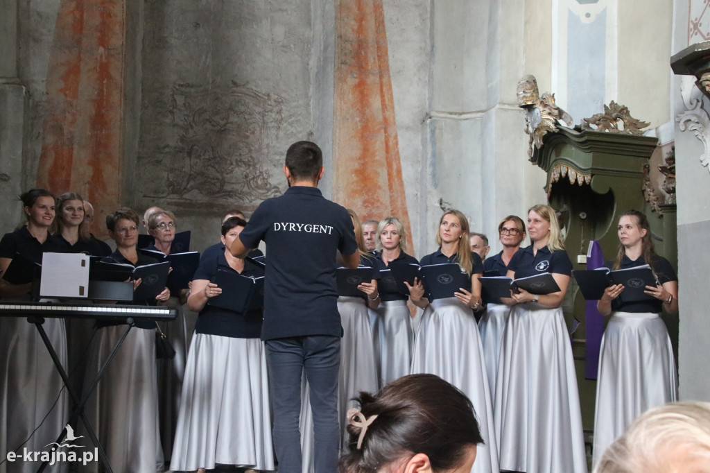 Dożynki Pszczelarskie i koncert Chóru Lutnia w Sanktuarium Matki Bożej Królowej Krajny w Byszewie