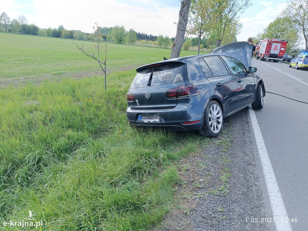 Zderzenie Volkswagena Golfa z Volvo na DK-25