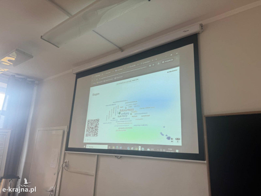 Konferencja poświęcona środowisku i zmniejszeniu śladu węglowego w ramach europejskiego projektu Erasmus + pt : Digital Steps of being Carbon Neutral w Liceum Ogólnokształcącym w Sępólnie Krajeńskim