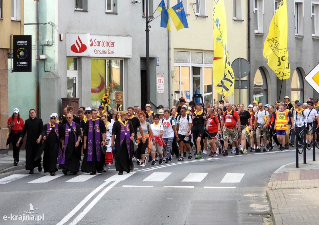 Przez powiat sępoleński przemaszerowała Grupa Kaszubska w pielgrzymce na Jasna Górę