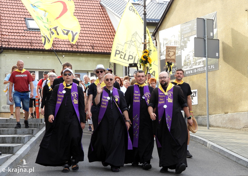 Przez powiat sępoleński przemaszerowała Grupa Kaszubska w pielgrzymce na Jasna Górę