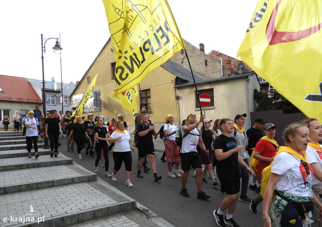 Przez powiat sępoleński przemaszerowała Grupa Kaszubska w pielgrzymce na Jasna Górę