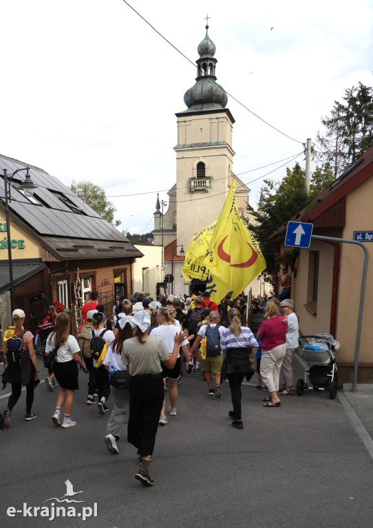 Przez powiat sępoleński przemaszerowała Grupa Kaszubska w pielgrzymce na Jasna Górę