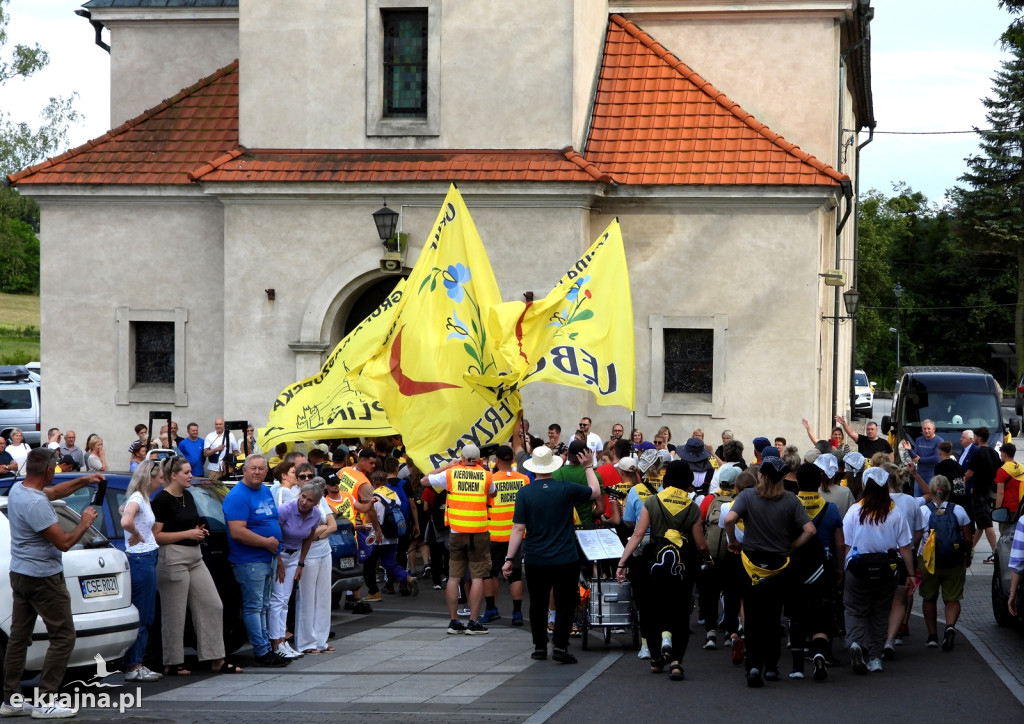 Przez powiat sępoleński przemaszerowała Grupa Kaszubska w pielgrzymce na Jasna Górę