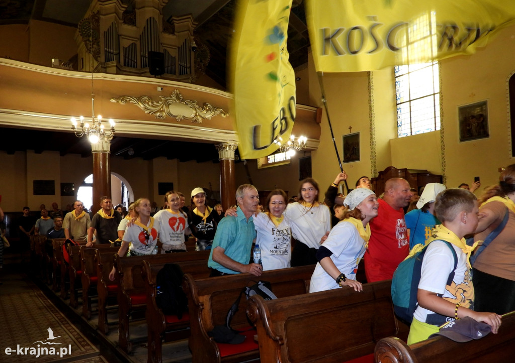 Przez powiat sępoleński przemaszerowała Grupa Kaszubska w pielgrzymce na Jasna Górę