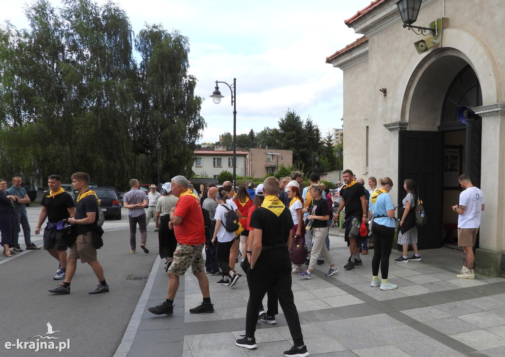 Przez powiat sępoleński przemaszerowała Grupa Kaszubska w pielgrzymce na Jasna Górę