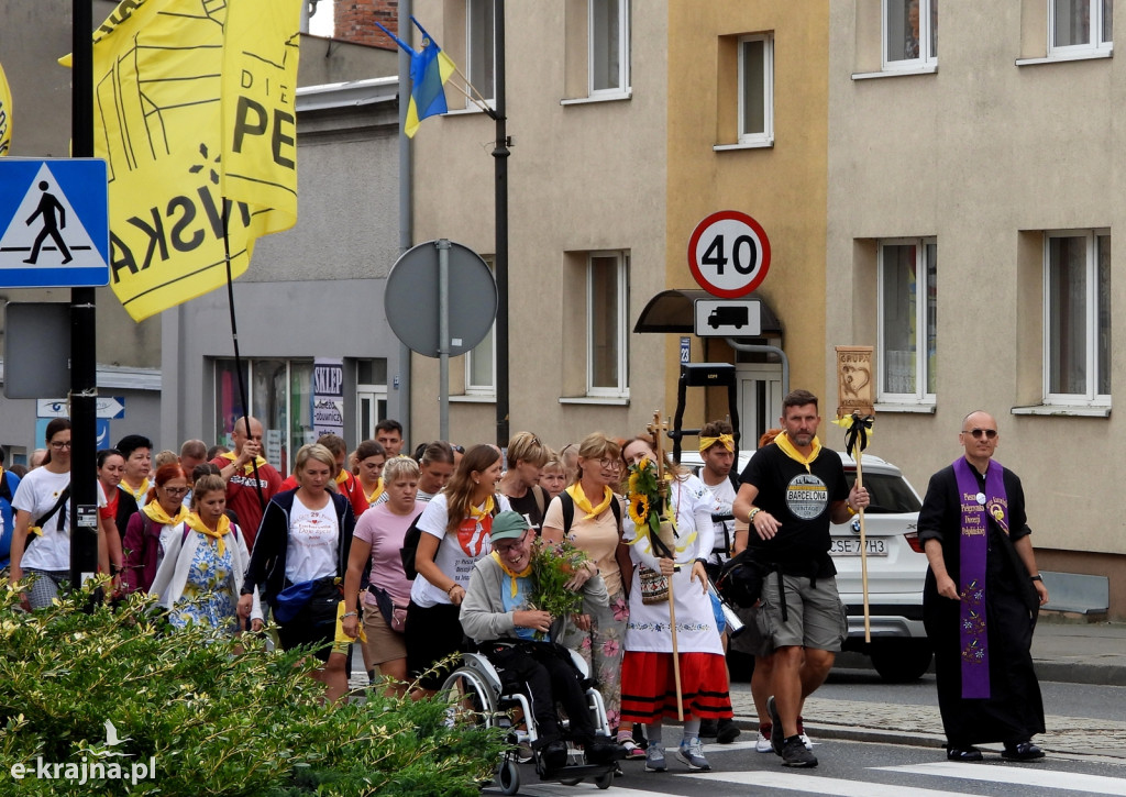 Przez powiat sępoleński przemaszerowała Grupa Kaszubska w pielgrzymce na Jasna Górę