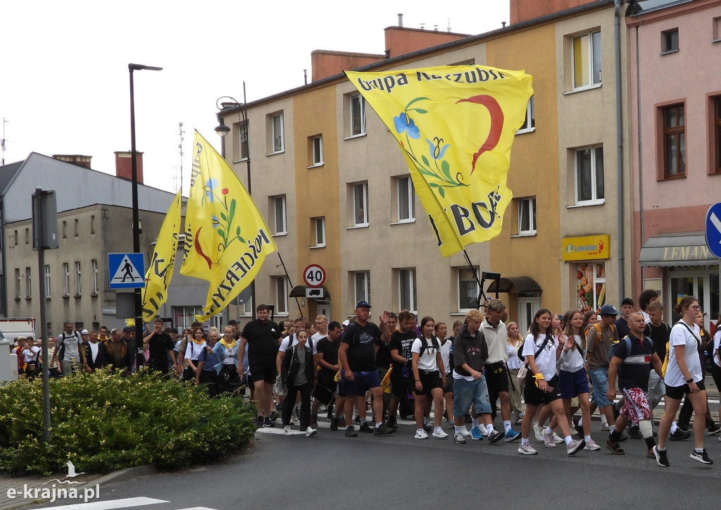 Przez powiat sępoleński przemaszerowała Grupa Kaszubska w pielgrzymce na Jasna Górę