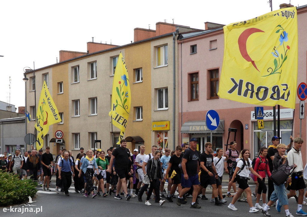 Przez powiat sępoleński przemaszerowała Grupa Kaszubska w pielgrzymce na Jasna Górę