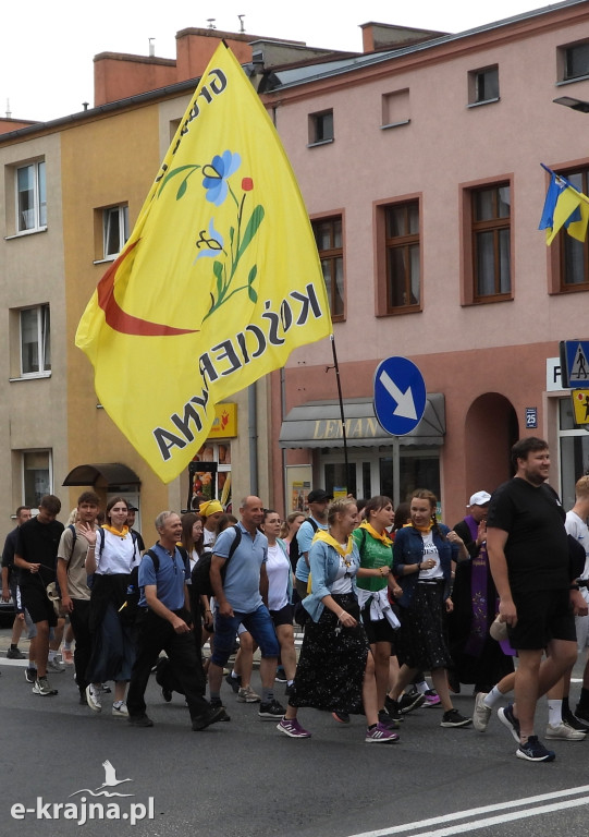 Przez powiat sępoleński przemaszerowała Grupa Kaszubska w pielgrzymce na Jasna Górę