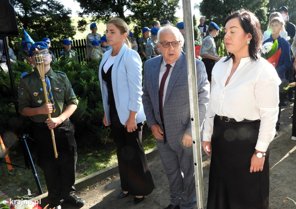 W 86 rocznicę wybuchu II Wojny Światowej na cmentarzu cywilnych ofiar niemieckich zbrodni w Radzimiu uczczono pamięć pomordowanych