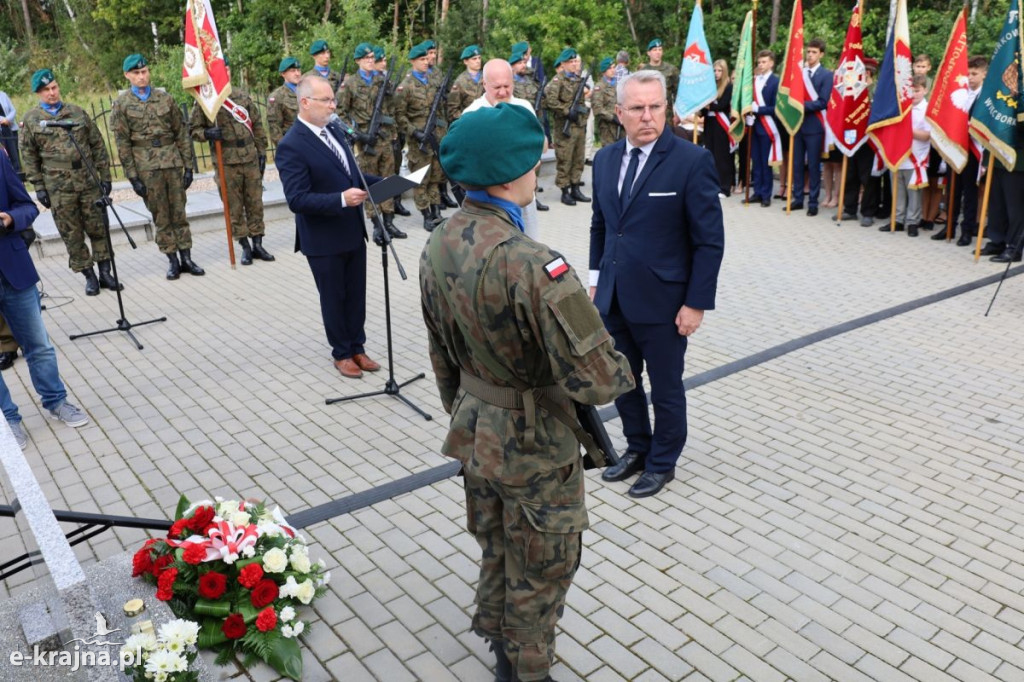 Karolewo - Uroczystość upamiętniająca ofiary II wojny światowej