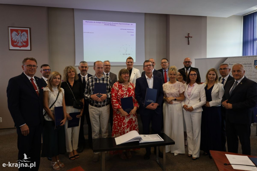 Wpis Władysława Dobbera oraz śp. dr. Józefa Buławy do Księgi Zasłużonych Powiatu Sepoleńskiego