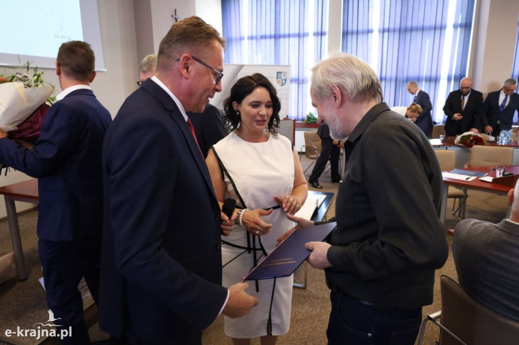 Wpis Władysława Dobbera oraz śp. dr. Józefa Buławy do Księgi Zasłużonych Powiatu Sepoleńskiego