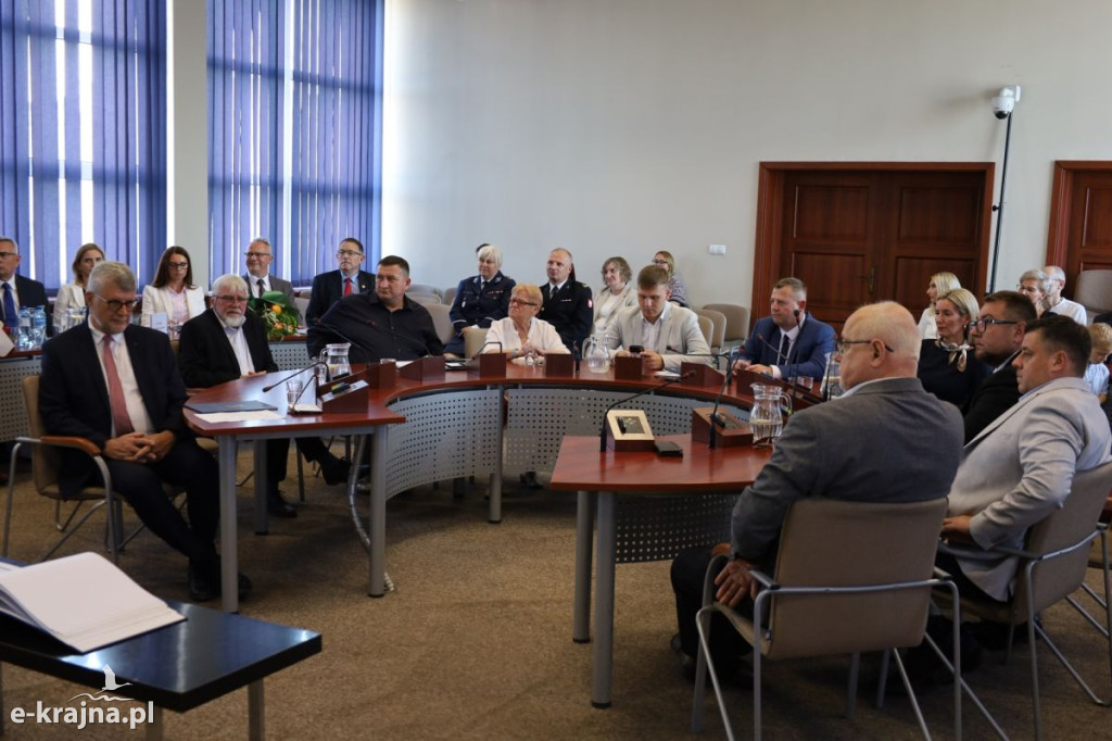 Wpis Władysława Dobbera oraz śp. dr. Józefa Buławy do Księgi Zasłużonych Powiatu Sepoleńskiego