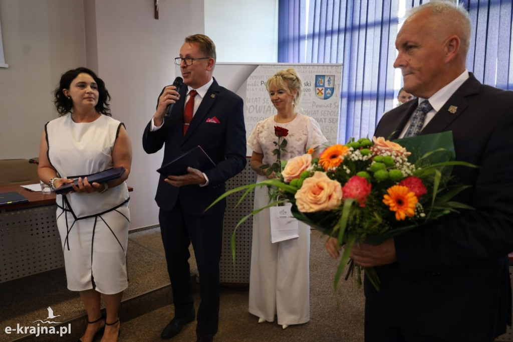 Wpis Władysława Dobbera oraz śp. dr. Józefa Buławy do Księgi Zasłużonych Powiatu Sepoleńskiego