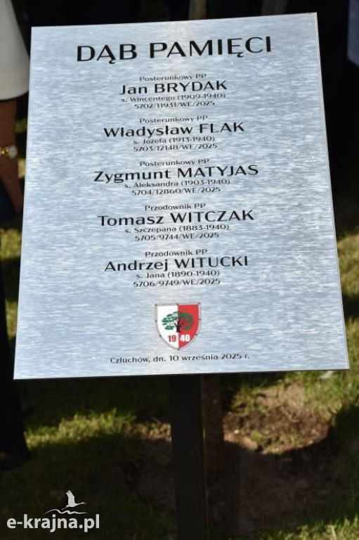 Człuchów: Posadzenie Dębu Pamięci ku czci policjantów zamordowanych w Katyniu