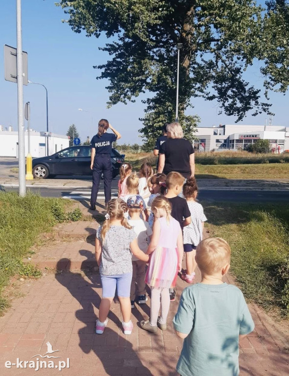 Debrzno /  Człuchów: Spotkania profilaktyczne i Bezpieczna droga do szkoły - fot. KPP Człuchów