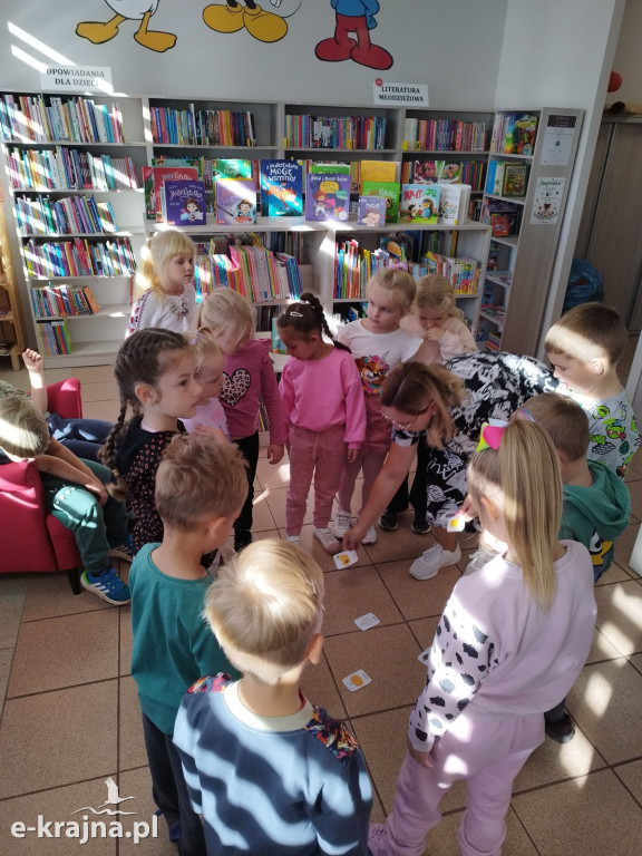 Ślesin: Pod drzewami chodzi jesień
