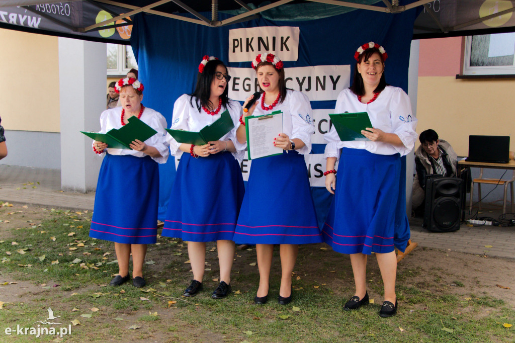 Gmina Wyrzysk - Piknik Integracyjny na boisku szkolnym w Falmierowie