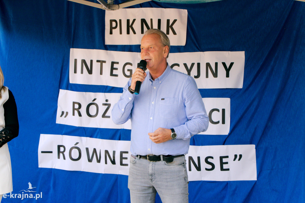 Gmina Wyrzysk - Piknik Integracyjny na boisku szkolnym w Falmierowie
