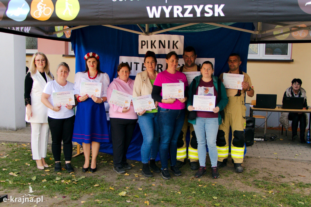 Gmina Wyrzysk - Piknik Integracyjny na boisku szkolnym w Falmierowie