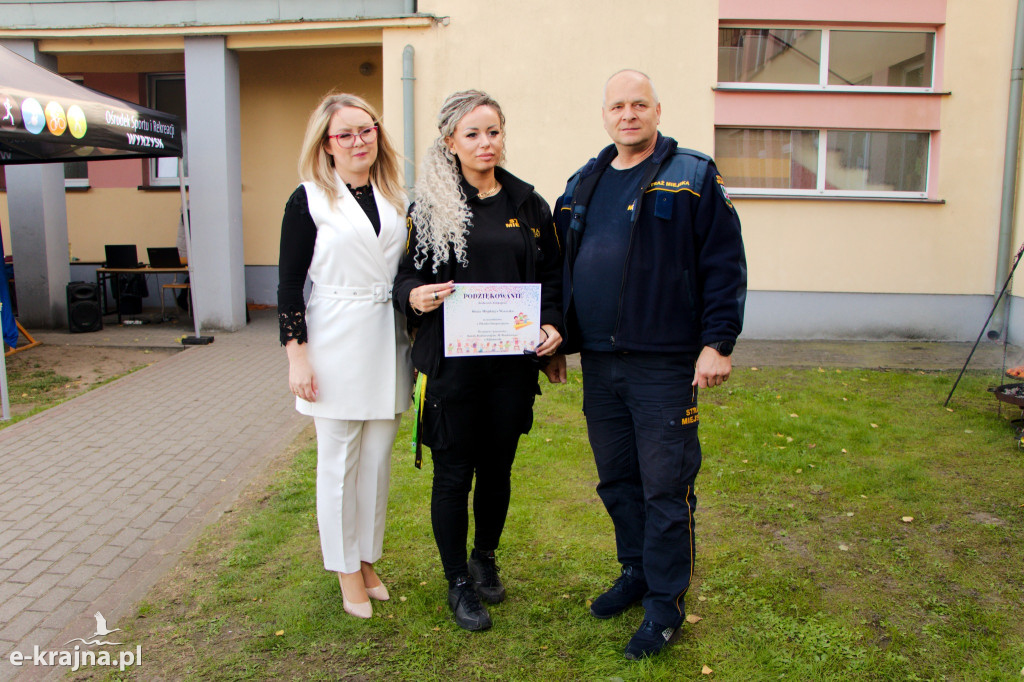 Gmina Wyrzysk - Piknik Integracyjny na boisku szkolnym w Falmierowie