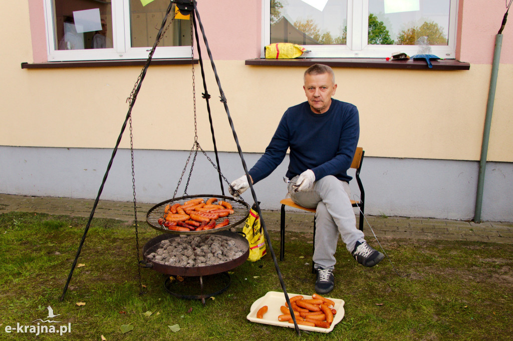 Gmina Wyrzysk - Piknik Integracyjny na boisku szkolnym w Falmierowie