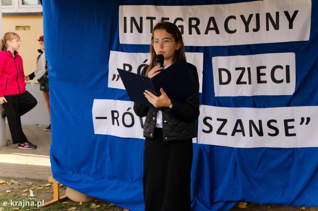 Gmina Wyrzysk - Piknik Integracyjny na boisku szkolnym w Falmierowie