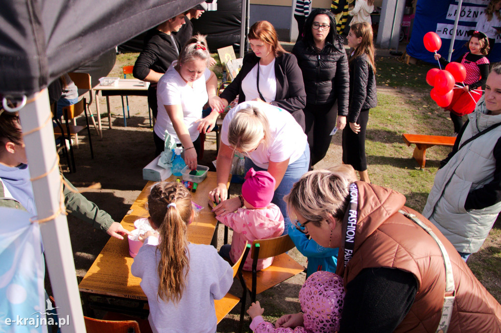 Gmina Wyrzysk - Piknik Integracyjny na boisku szkolnym w Falmierowie