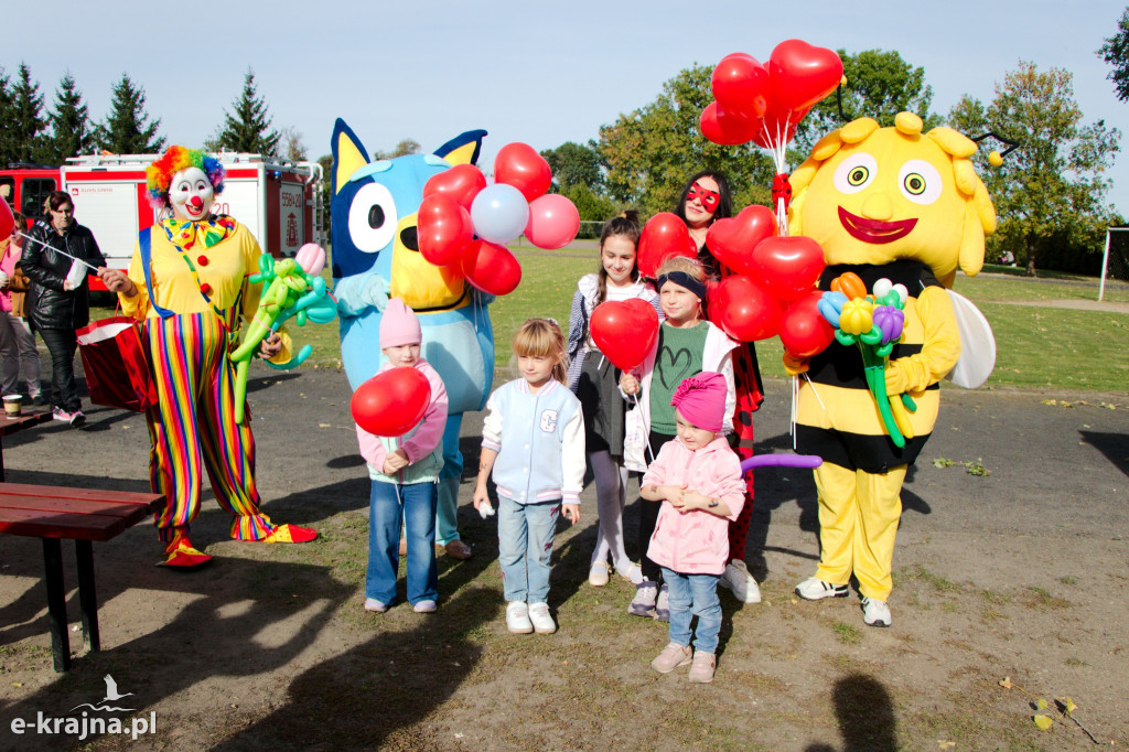 Gmina Wyrzysk - Piknik Integracyjny na boisku szkolnym w Falmierowie