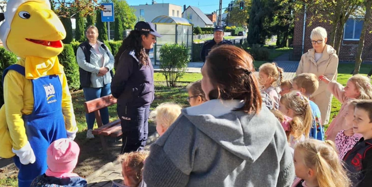 Bezpieczna droga do szkoły – działania policjantów z najmłodszymi uczniami