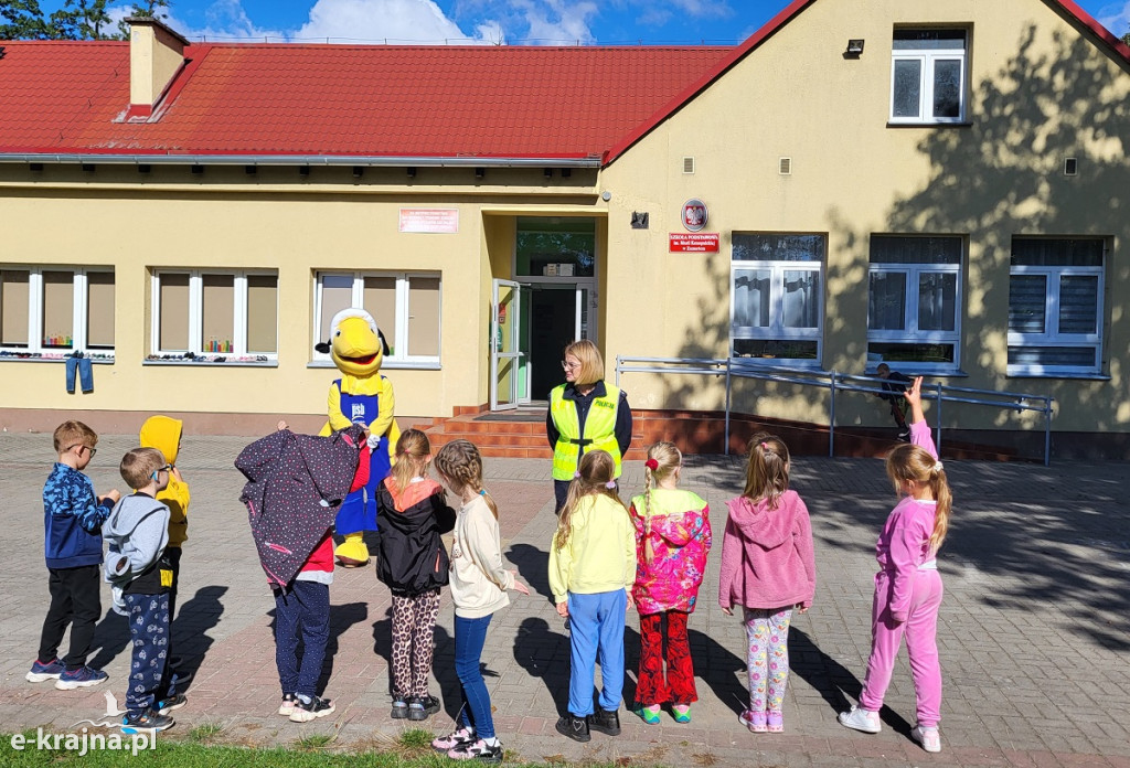 Bezpieczna droga do szkoły – działania policjantów z najmłodszymi uczniami