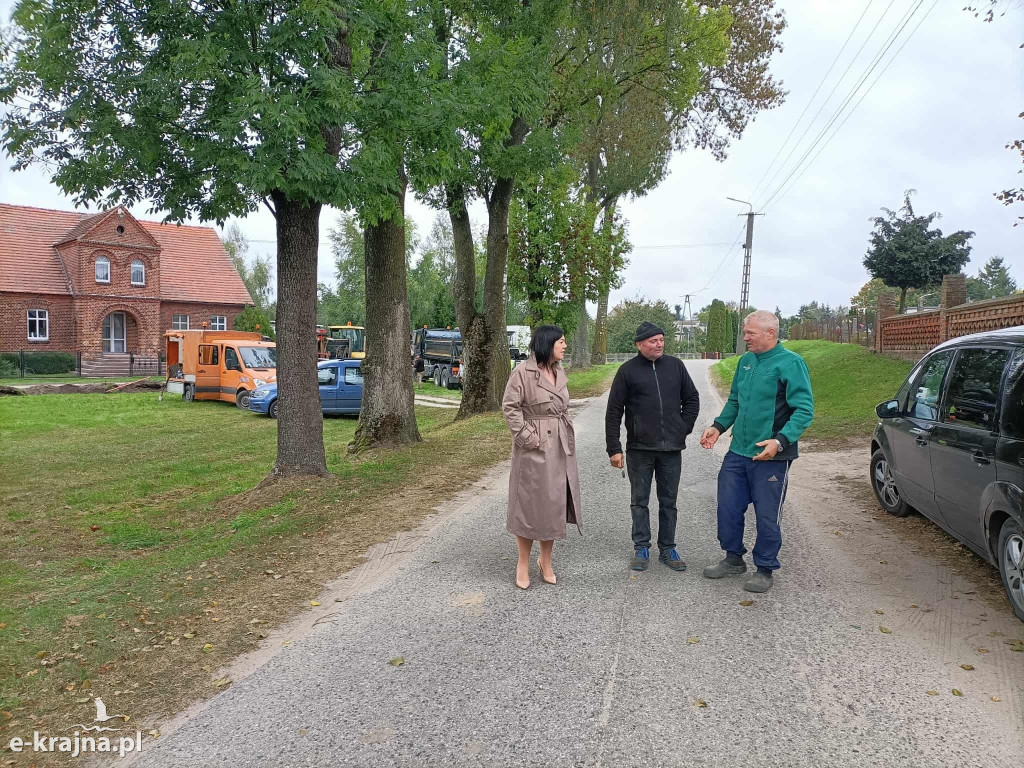 Gmina Kamień Krajeński - Ruszyła przebudowa ul. Parkowej w Dąbrówce