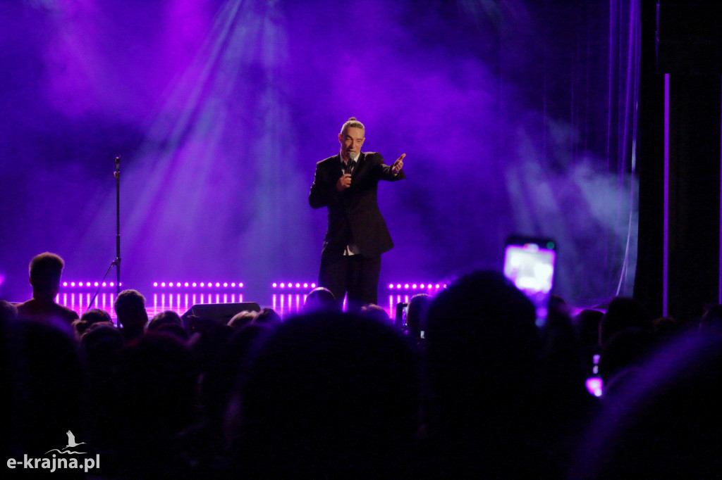 Energia i wielkie emocje – koncert Jacka Stachursky’ego w CKiS w Sępólnie Krajeńskim