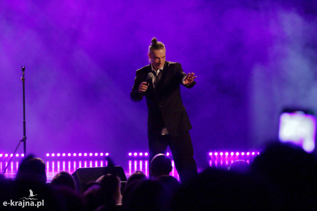 Energia i wielkie emocje – koncert Jacka Stachursky’ego w CKiS w Sępólnie Krajeńskim