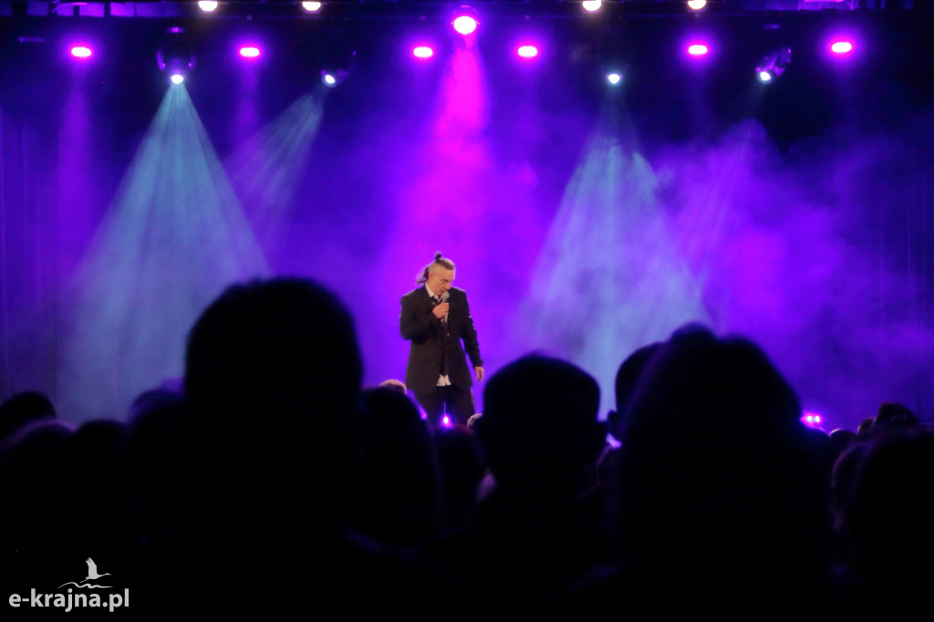 Energia i wielkie emocje – koncert Jacka Stachursky’ego w CKiS w Sępólnie Krajeńskim