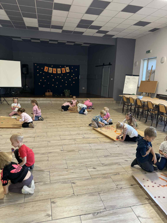 Gmina Nakło nad Notecią: Kolorowa Pani Jesień w Ślesinie