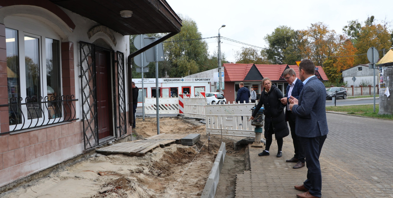 Wyrzysk: Trwają prace remontowe chodnika na ul. Przy Stawie