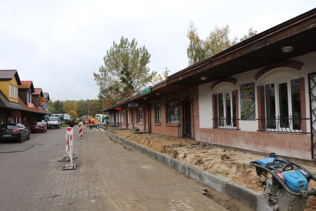 Wyrzysk: Trwają prace remontowe chodnika na ul. Przy Stawie
