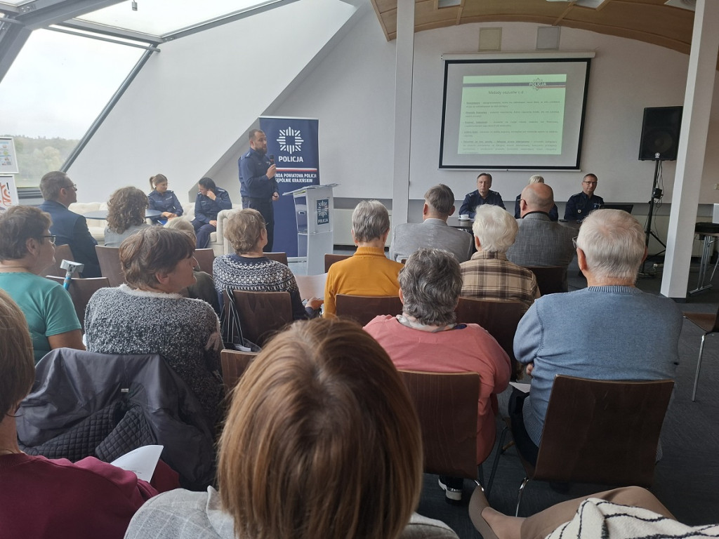 Sępólno Krajeńskie - Seniorzy wobec współczesnych zagrożeń – debata o bezpieczeństwie w świecie manipulacji oszustów
