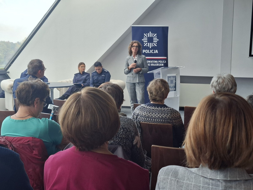 Sępólno Krajeńskie - Seniorzy wobec współczesnych zagrożeń – debata o bezpieczeństwie w świecie manipulacji oszustów