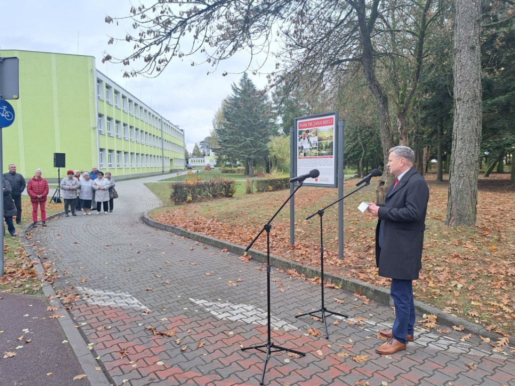 Krajenka: Uroczyste odsłonięcie tablicy upamiętniającej Jana Bielę