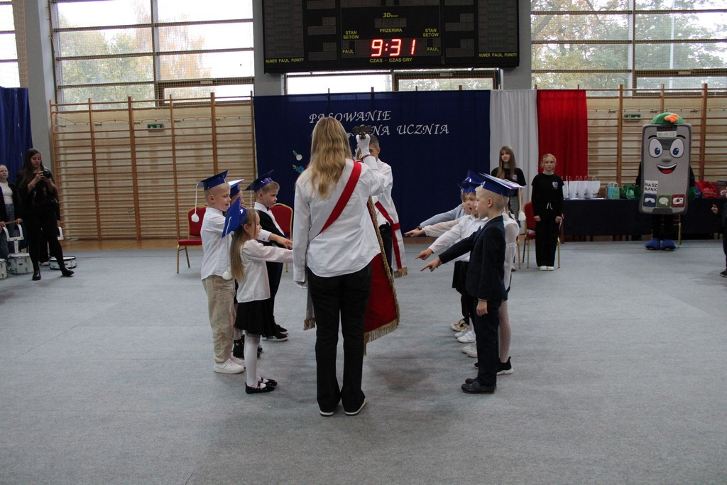 Pasowanie na ucznia – wyjątkowy dzień pierwszoklasistów z Mroczy