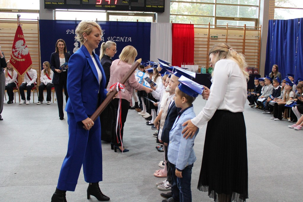 Pasowanie na ucznia – wyjątkowy dzień pierwszoklasistów z Mroczy