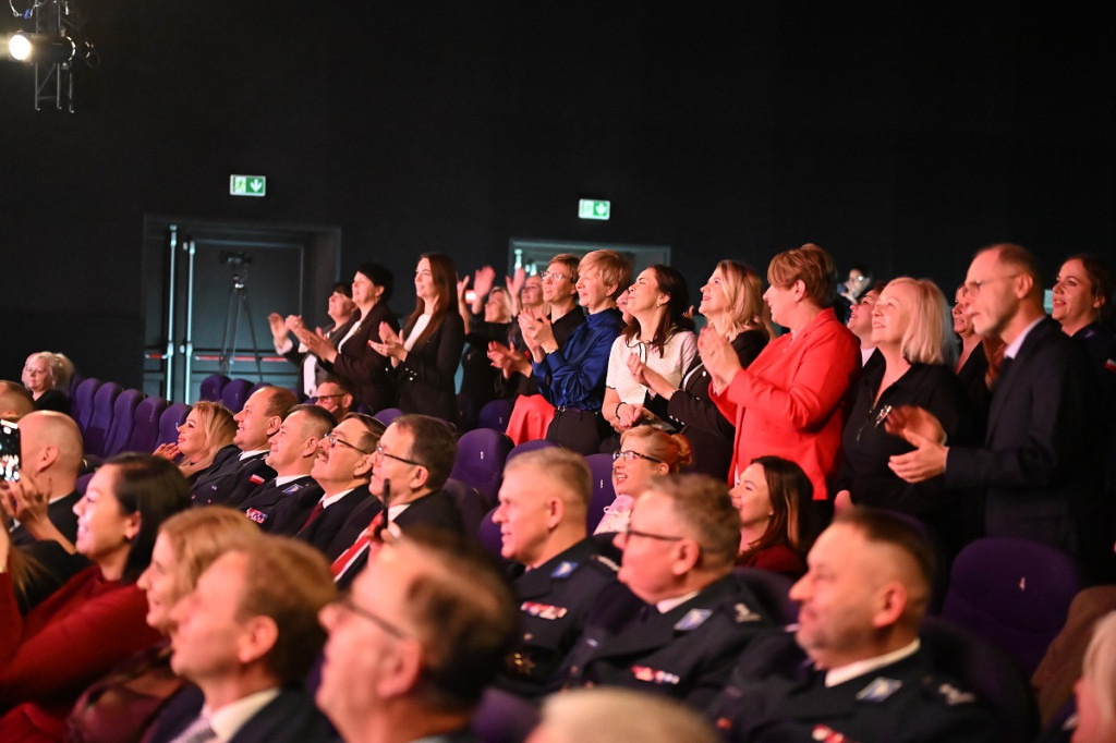 Policjanci uczcili 100-lecie Kobiet w Policji wyjątkowym koncertem w Sępólnie Krajeńskim