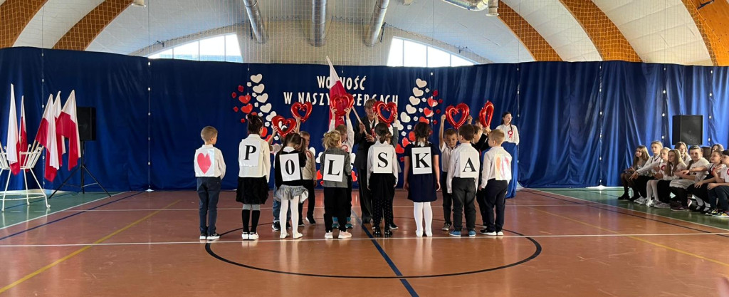 Gmina Okonek: Uroczysta akademia z okazji Narodowego Święta Niepodległości w Lotyniu