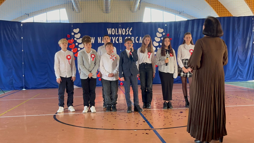 Gmina Okonek: Uroczysta akademia z okazji Narodowego Święta Niepodległości w Lotyniu