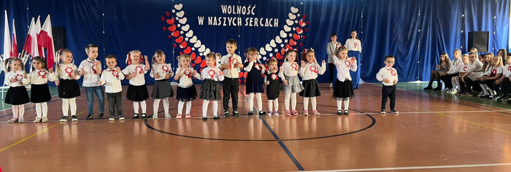 Gmina Okonek: Uroczysta akademia z okazji Narodowego Święta Niepodległości w Lotyniu